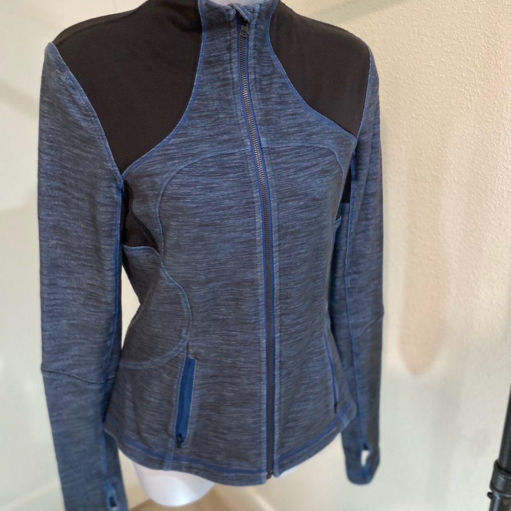 Lululemon Athletica Define Zip-up Jacket with Keyhole Sleeves Size 6